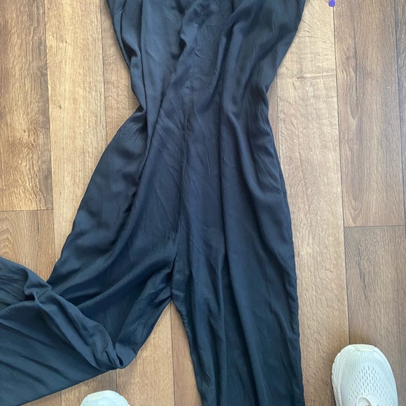 New strappy jumpsuit size medium - Picture 2 of 3